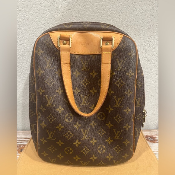 Louis Vuitton Excursion Bag - Picture 1 of 17